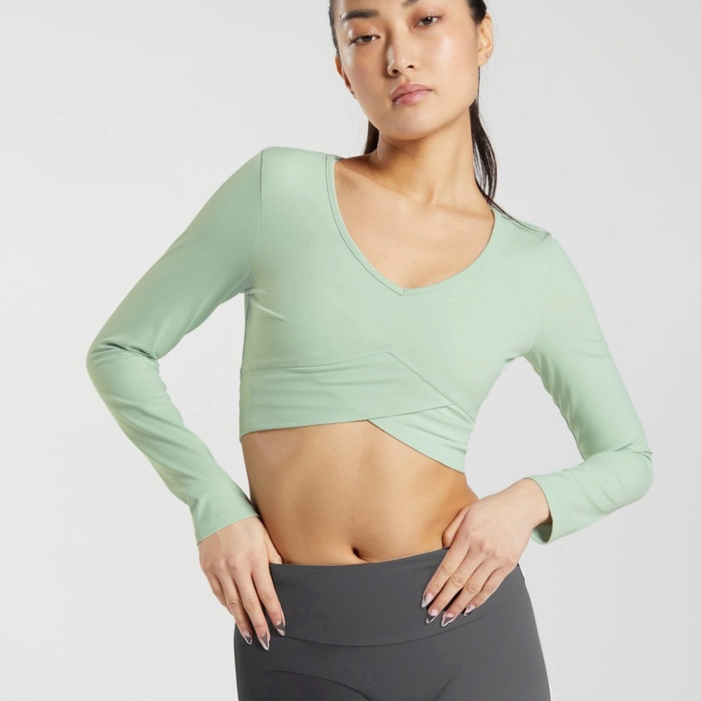 Never worn! Gymshark long sleeve crop top